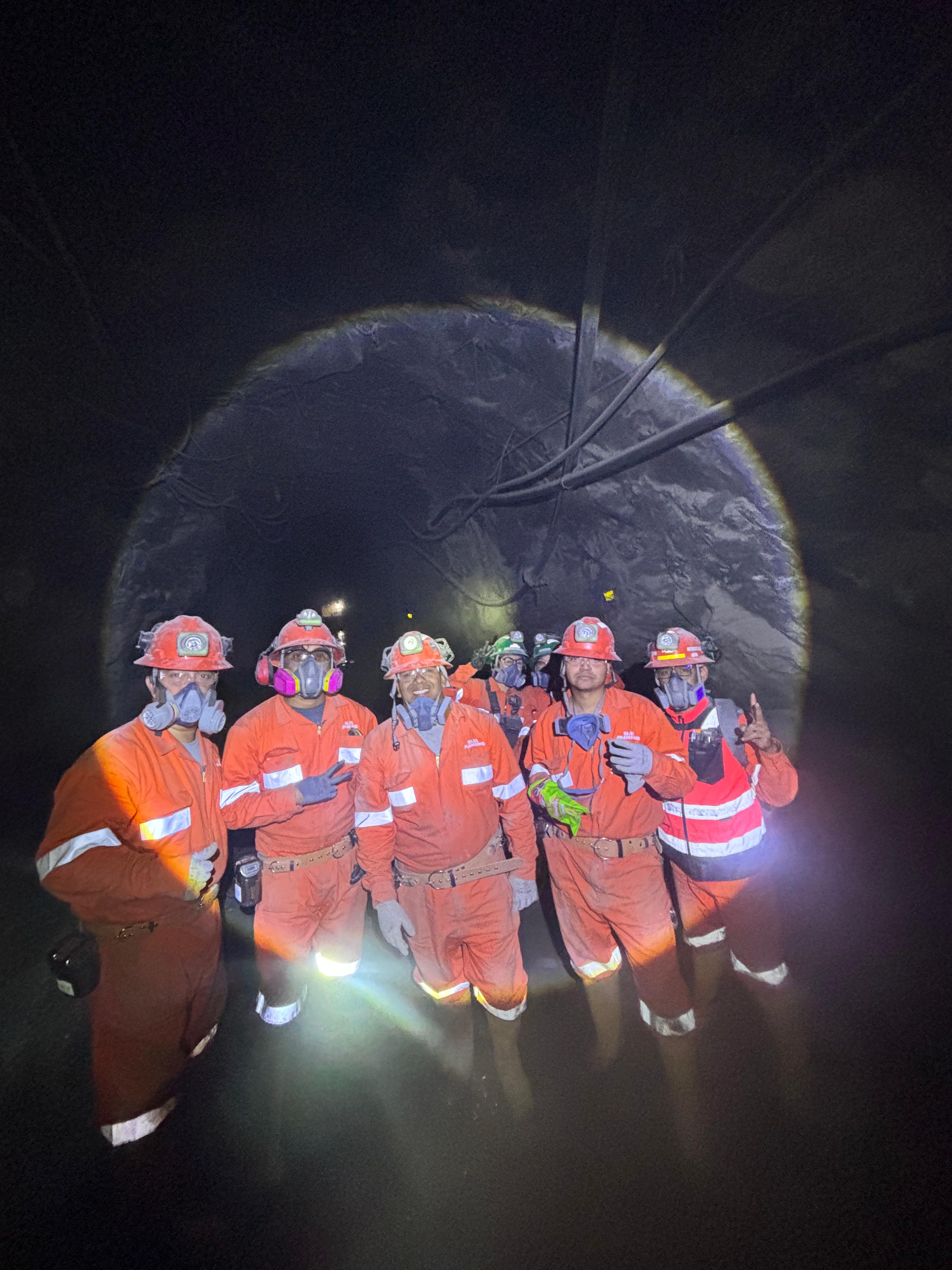 Equipo UM MINING completo